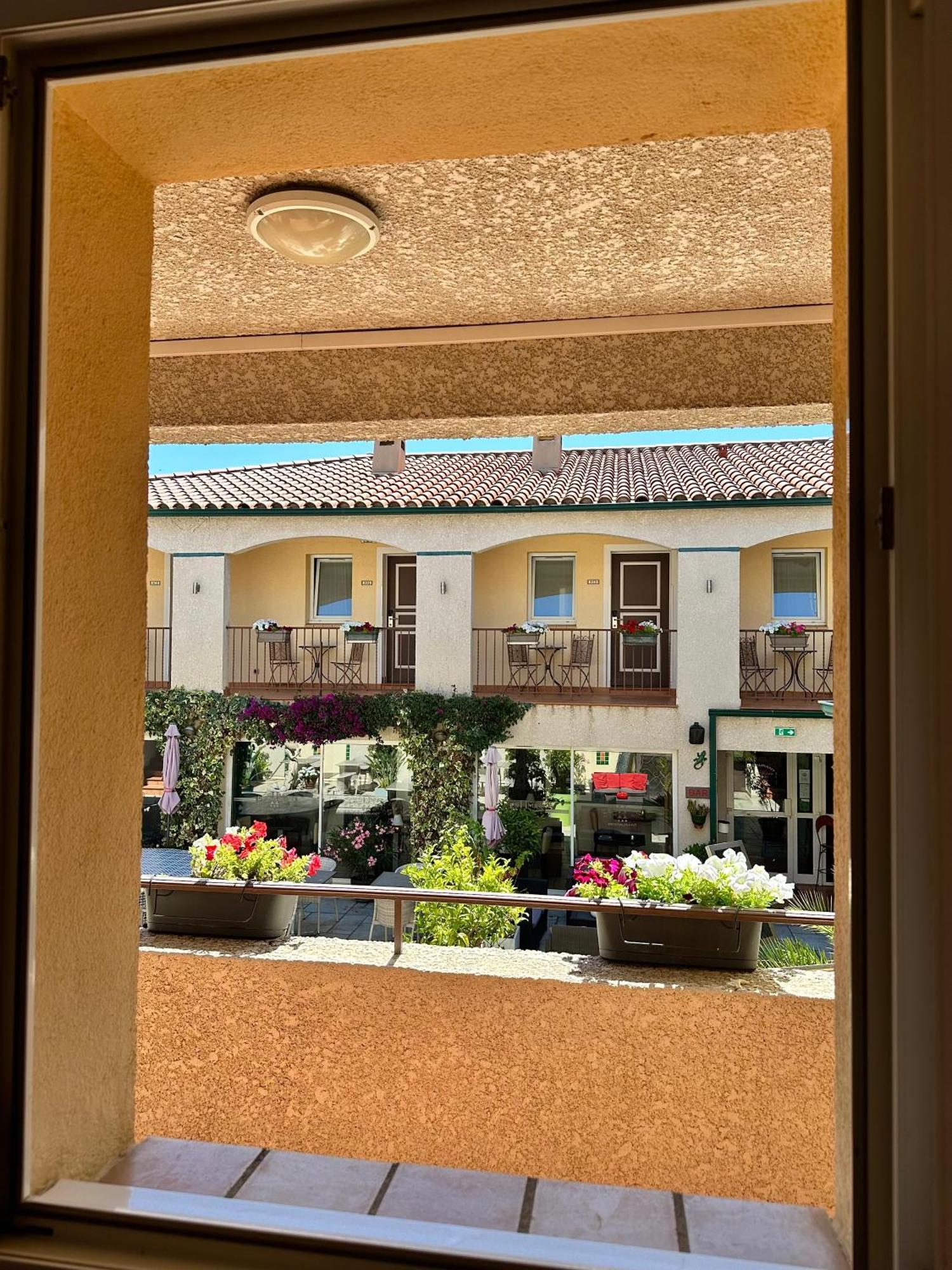 Logis Hotel Les II Mas - Perpignan Sud Cabestany Exterior photo
